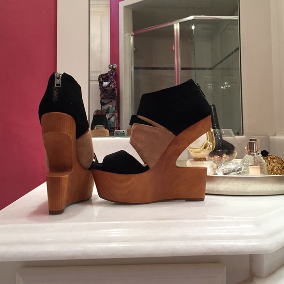Dolce Vita Wood Carved Platform Wedges - Picture 3 of 4