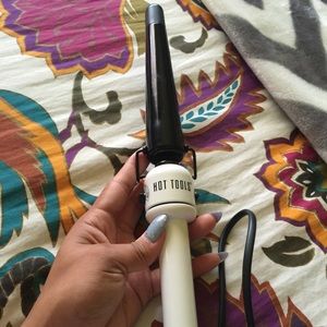 Hot Tools Ceramic Tapered Iron 1-1/4 Inch