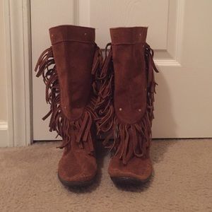 Minnetonka boots!!