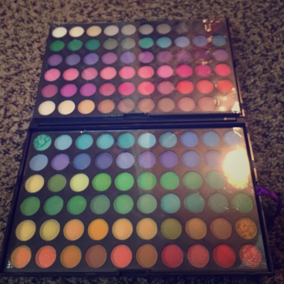 Eyeshadow kit