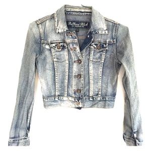 Woman's cropped soft jean jacket.