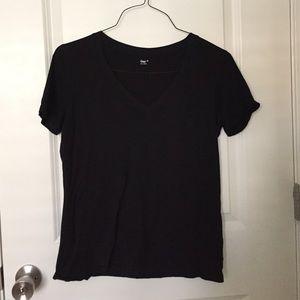 Black gap t-shirt.
