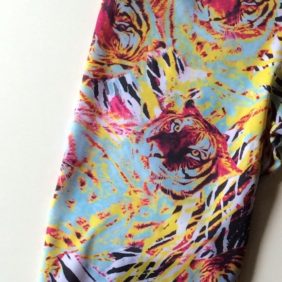 Onzie bright tiger print crop tights SZ XS - Picture 2 of 4