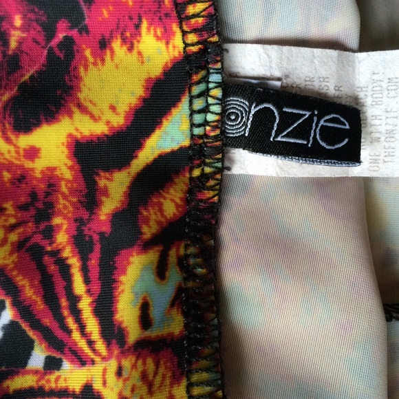 Onzie bright tiger print crop tights SZ XS - Picture 3 of 4