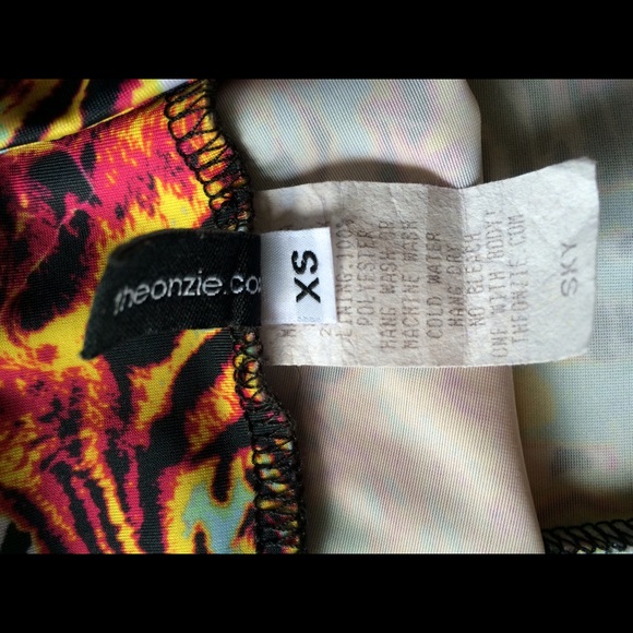 Onzie bright tiger print crop tights SZ XS - Picture 4 of 4