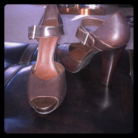 Never worn!! Brown Heels