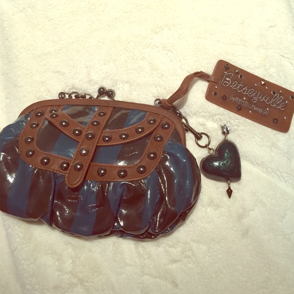 Studs & stripes! 💙 Betsey Johnson clutch