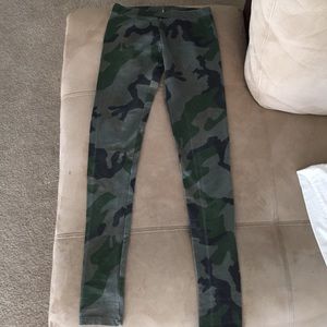 Brandy Melville camo leggings