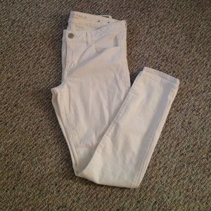 American Eagle White skinny jeans