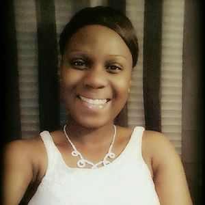 Meet your Posher, Monique