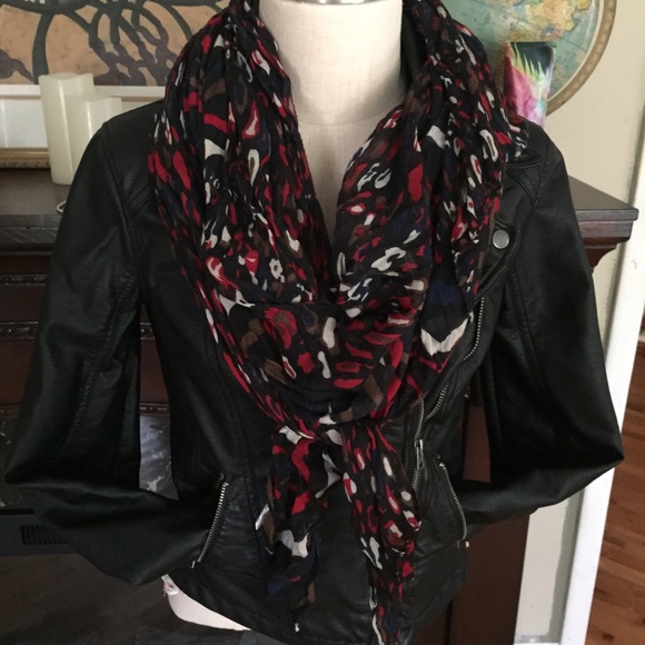 Scarf/wrap - Picture 1 of 2