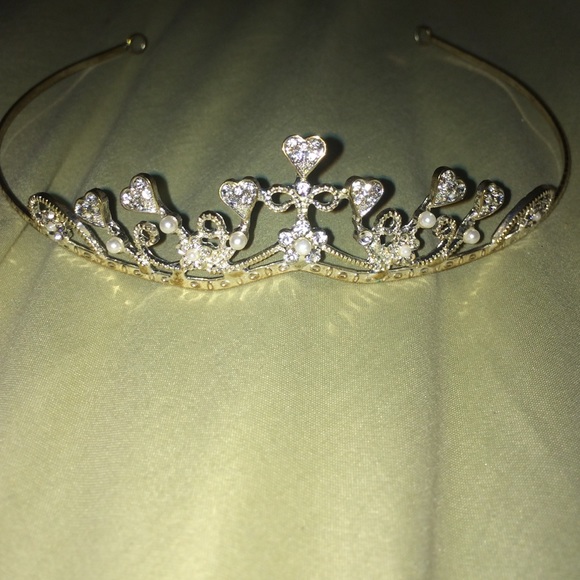 Bridal pearl and crystal clusters tiara
