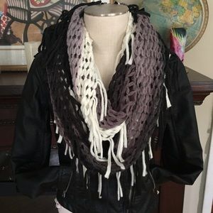 TRADED Knitted Ombré Infinity scarf NWOT