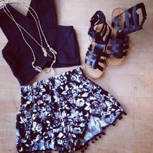 LF Emma & Sam Criss Cross Crop Top