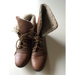 Like new vegan leather lace up ankle boots SZ 7