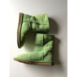 Rare, like new green short UGGS SZ 6