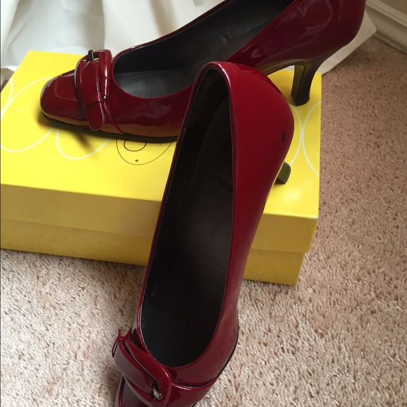 Circa Joan and David Dark Red Pump