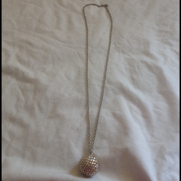 H&M Jewelry - Cute Necklace