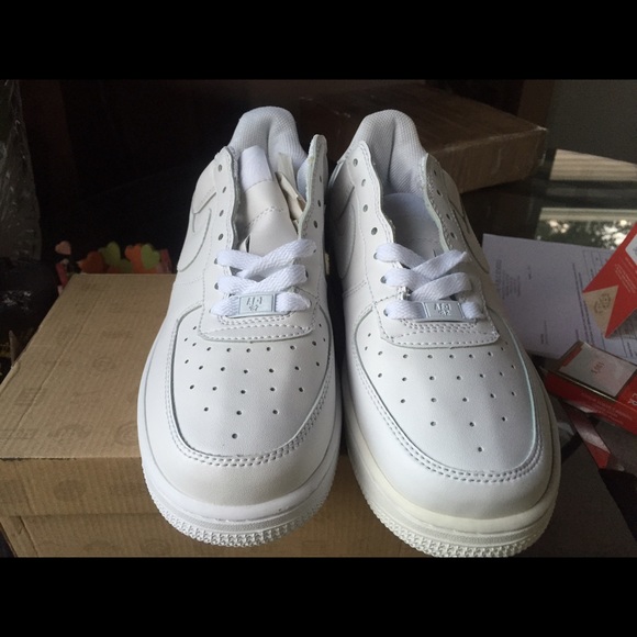 Nike - Picture 3 of 3