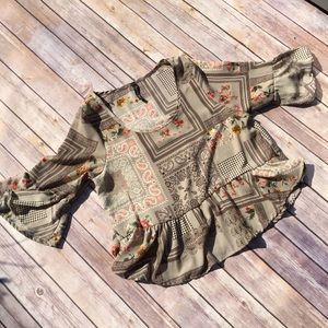 Flowy Top Size Small