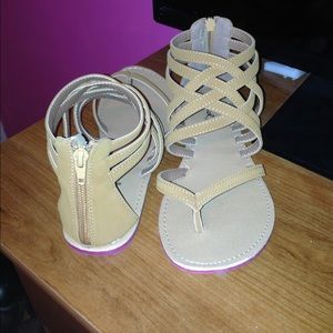 Tan leather strappy sandals 💗