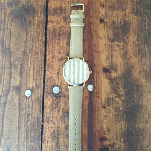 White/Beige Faux Leather Watch - Picture 3 of 4