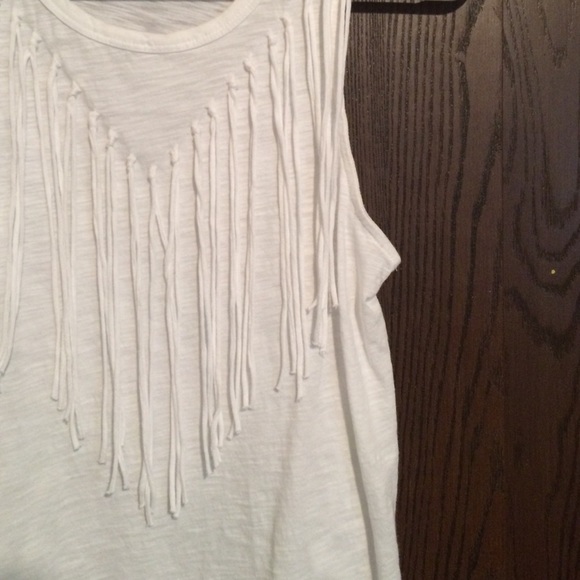White fringe tank - Picture 3 of 3