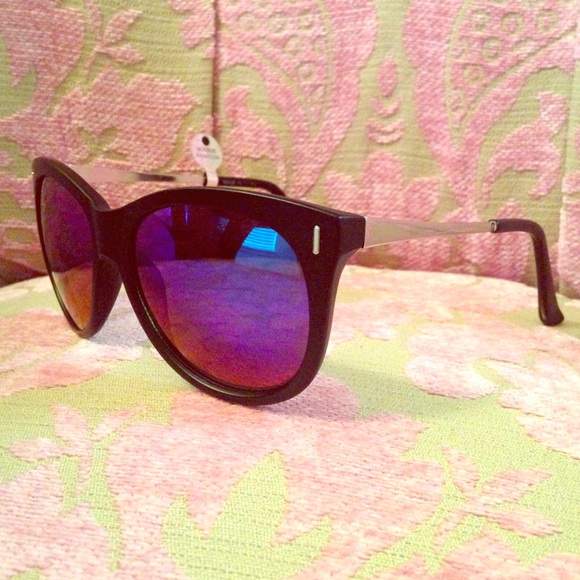 Reflective oversized cat eye sunglasses