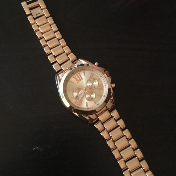 Men's wear inspired watch (needs new battery)