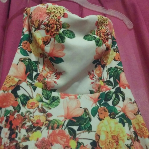 Floral skater dress - Picture 2 of 3
