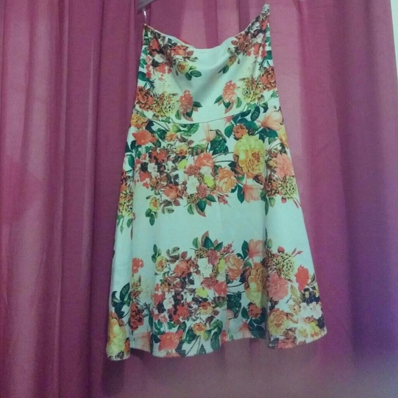 Floral skater dress - Picture 3 of 3
