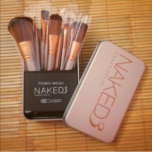Naked 3 makeup brushes