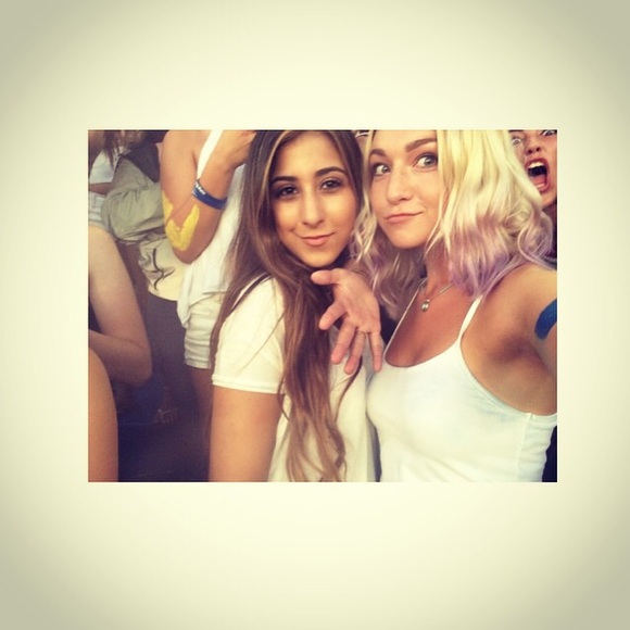 Meet your Posher, Caitlin - Picture 1 of 1