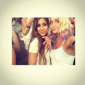 Meet your Posher, Caitlin