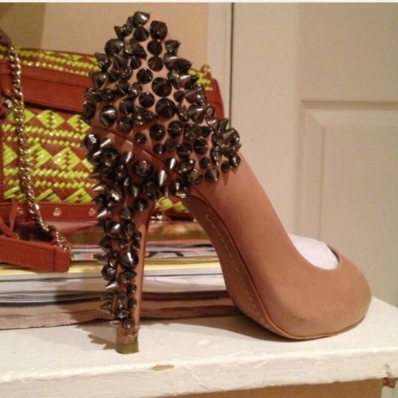 Same Edelman Spiked Heel