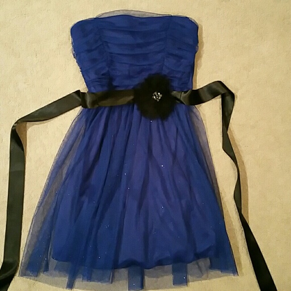 Dress - Picture 2 of 4