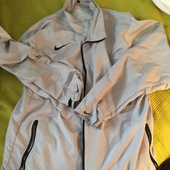 Men's Nike grey top
