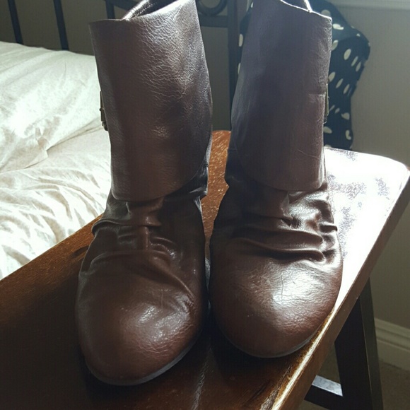 Boots - Picture 2 of 4