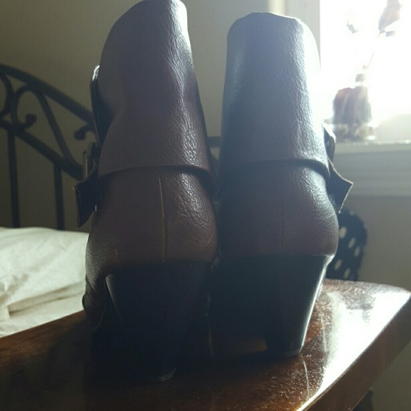 Boots - Picture 3 of 4