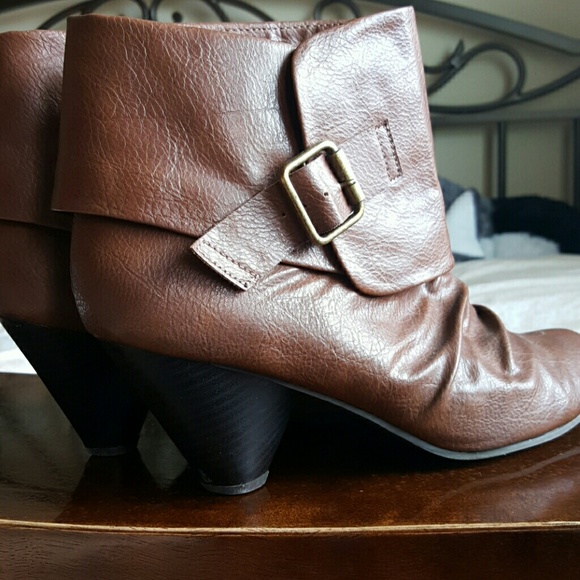 Boots - Picture 4 of 4