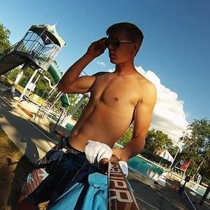 Meet your Posher, Derek