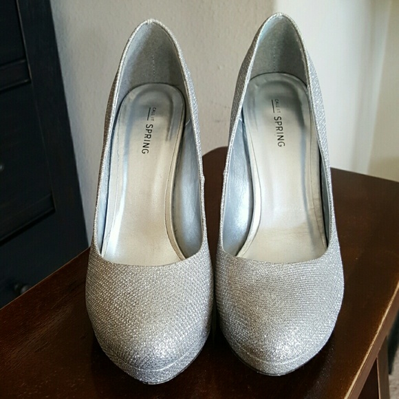 Silver heels - Picture 3 of 4