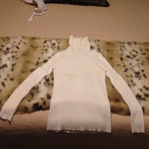 Sweater - Picture 2 of 4