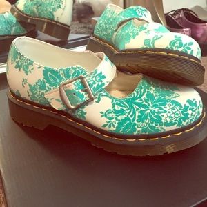 💙White with Blue Velvet designed DOC Martens💙