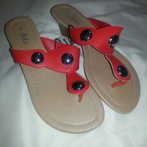 🌞 NWT Cute red sandals