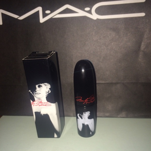 Marilyn Monroe Matte Scarlet Ibis Mac Lipstick