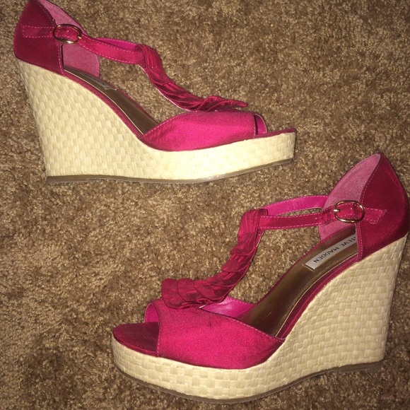 Authentic Steve Madden wedges size 9