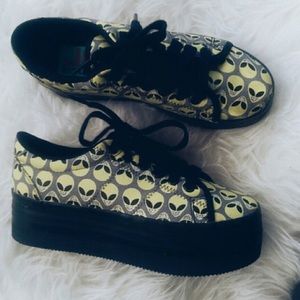 ✌🏼️👽RESERVED👽✌🏼️