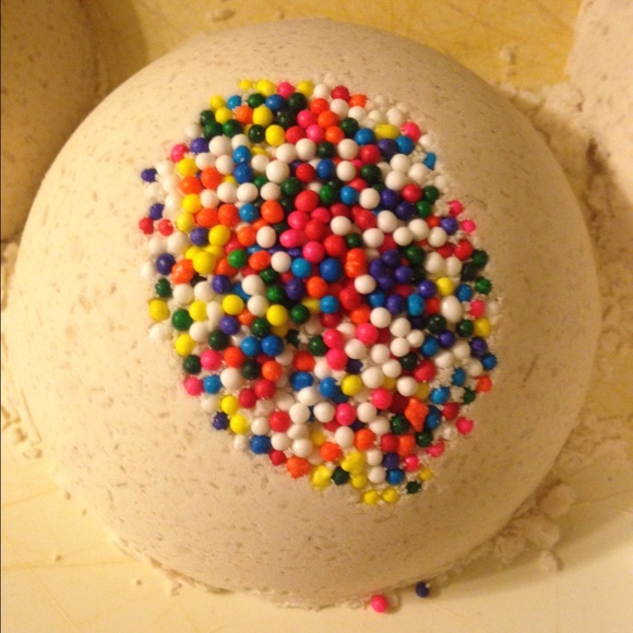 Vanilla cake Bath Bomb