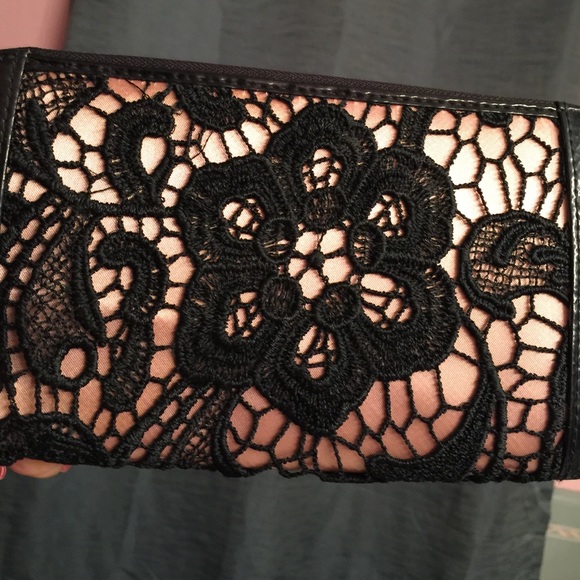 Pink & Black Clutch - Picture 2 of 4